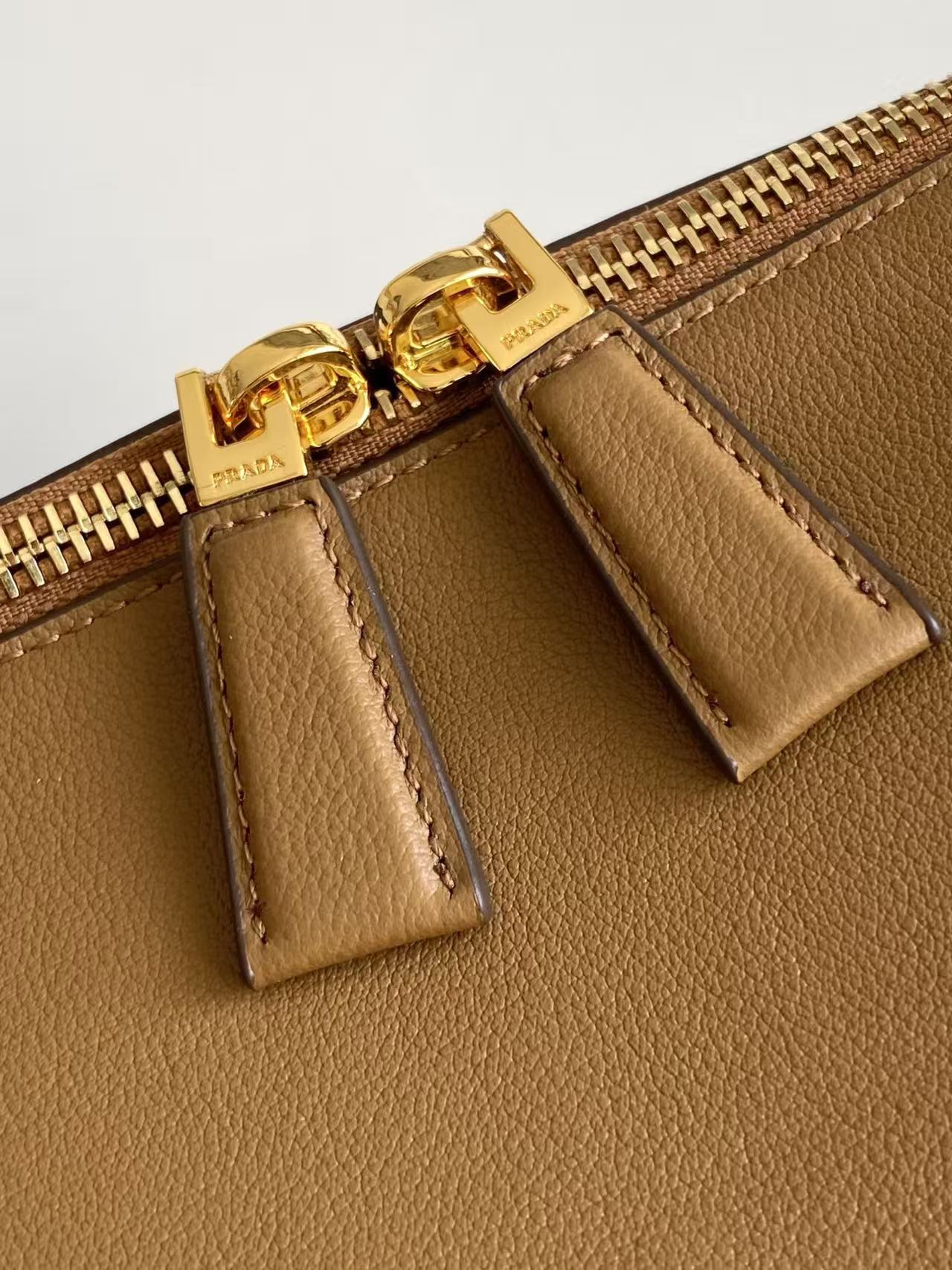 Darling medium leather shoulder bag