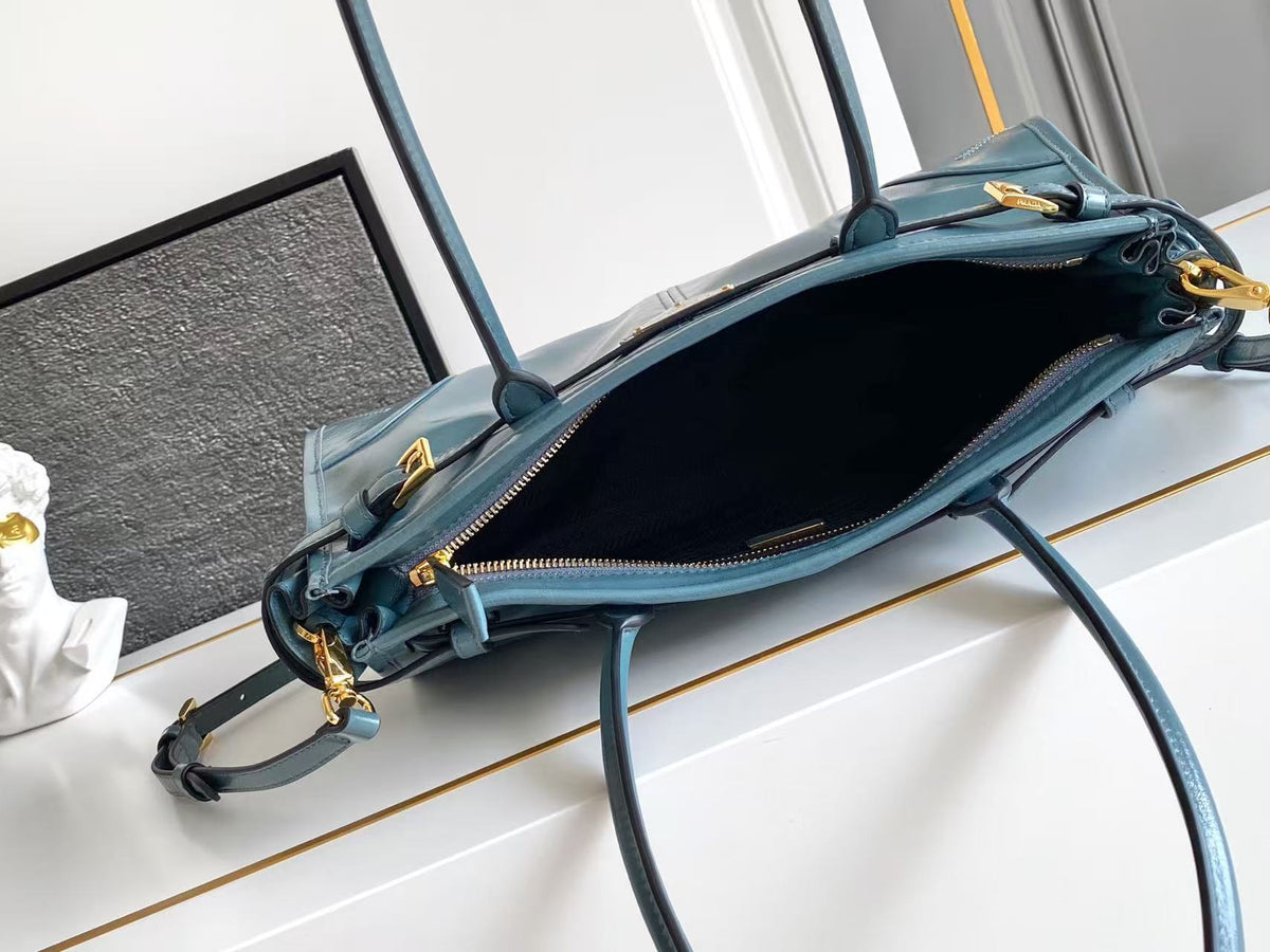 Bonnie medium leather handbag