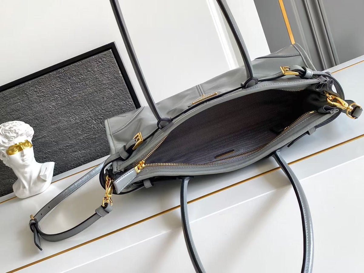Bonnie medium leather handbag