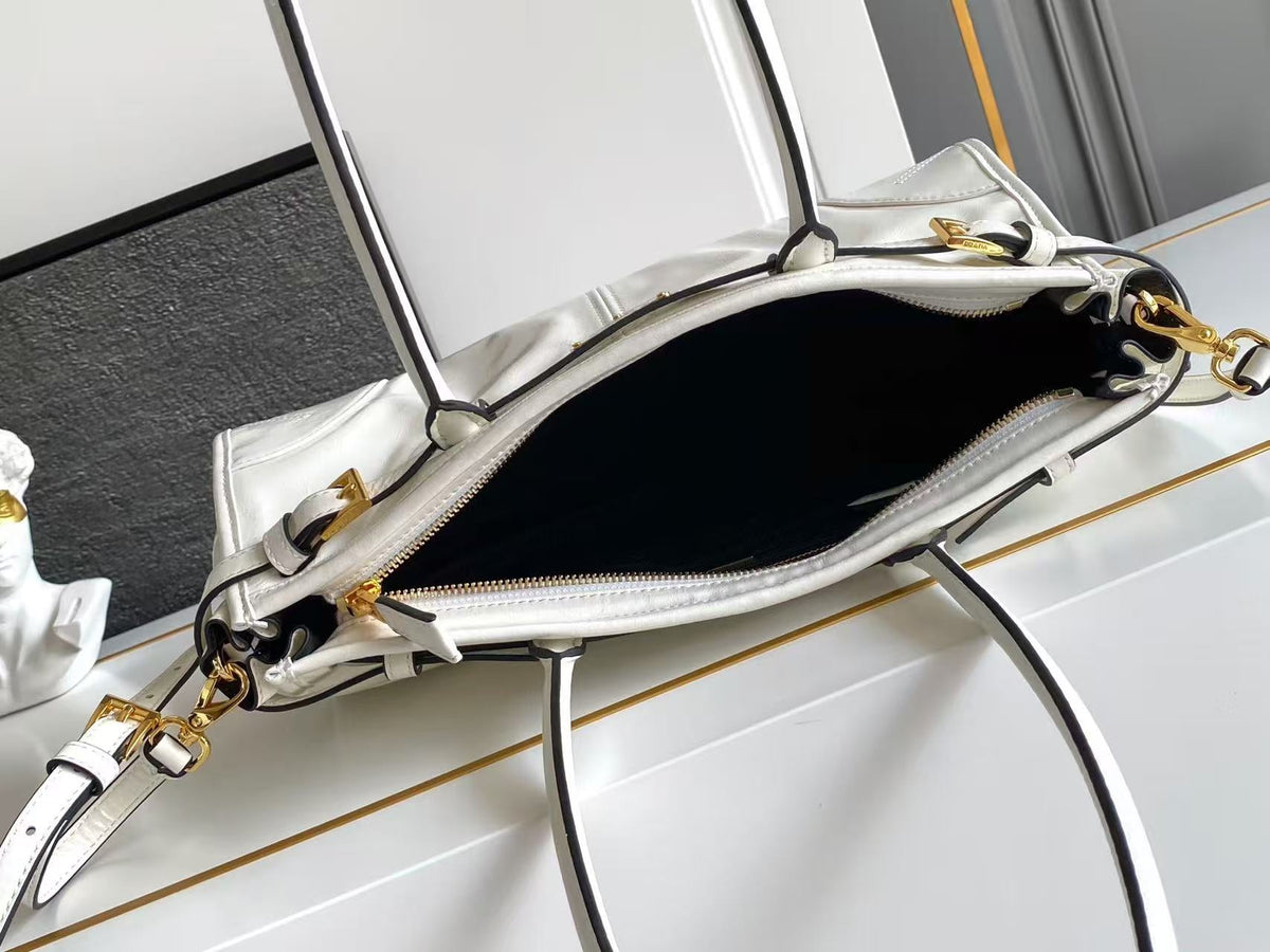 Bonnie medium leather handbag