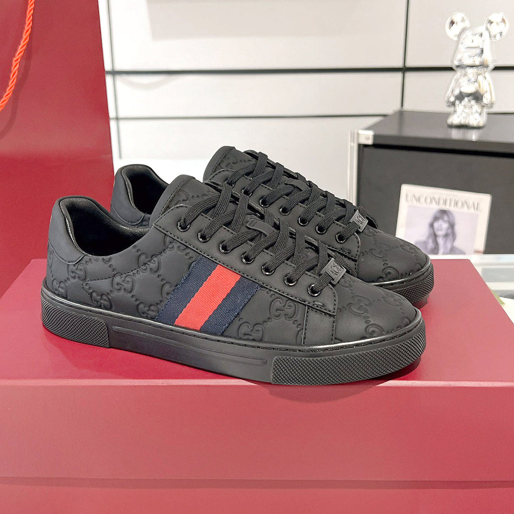 Men's Ace Series GG Embossed Leather Low-Top Sneakers - Black |625787 1XK10 1000