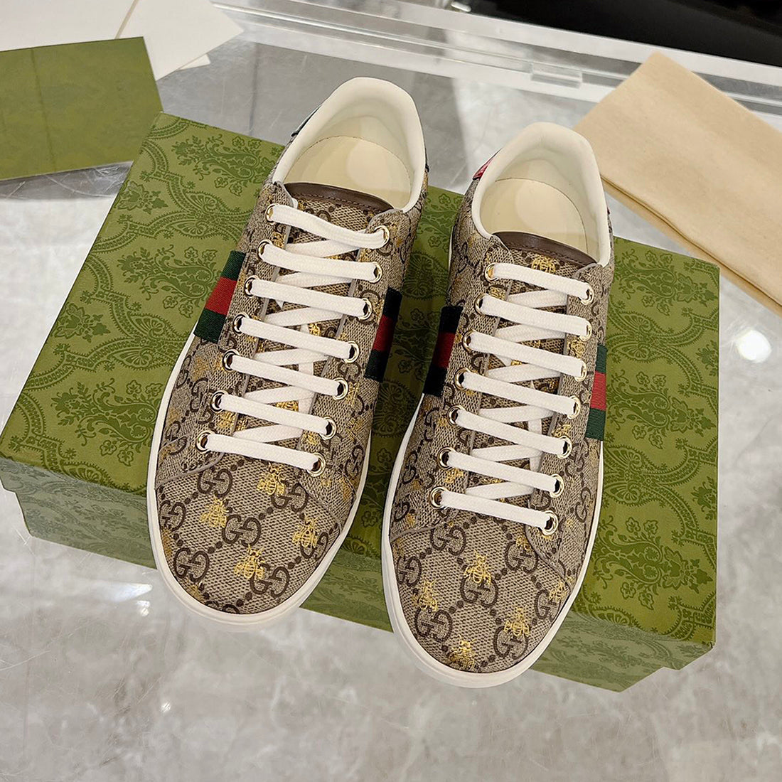Men's Ace Series Ebony GG Supreme Bee Print Sneakers |548950 9N050 8465