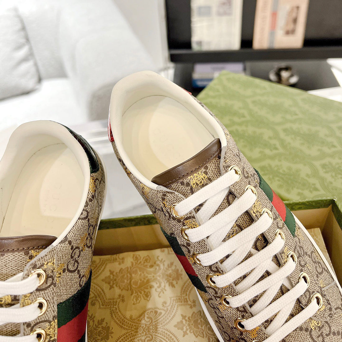 Women's Ace Series Ebony GG Supreme Bee Print Sneakers |550051 9N050 8465
