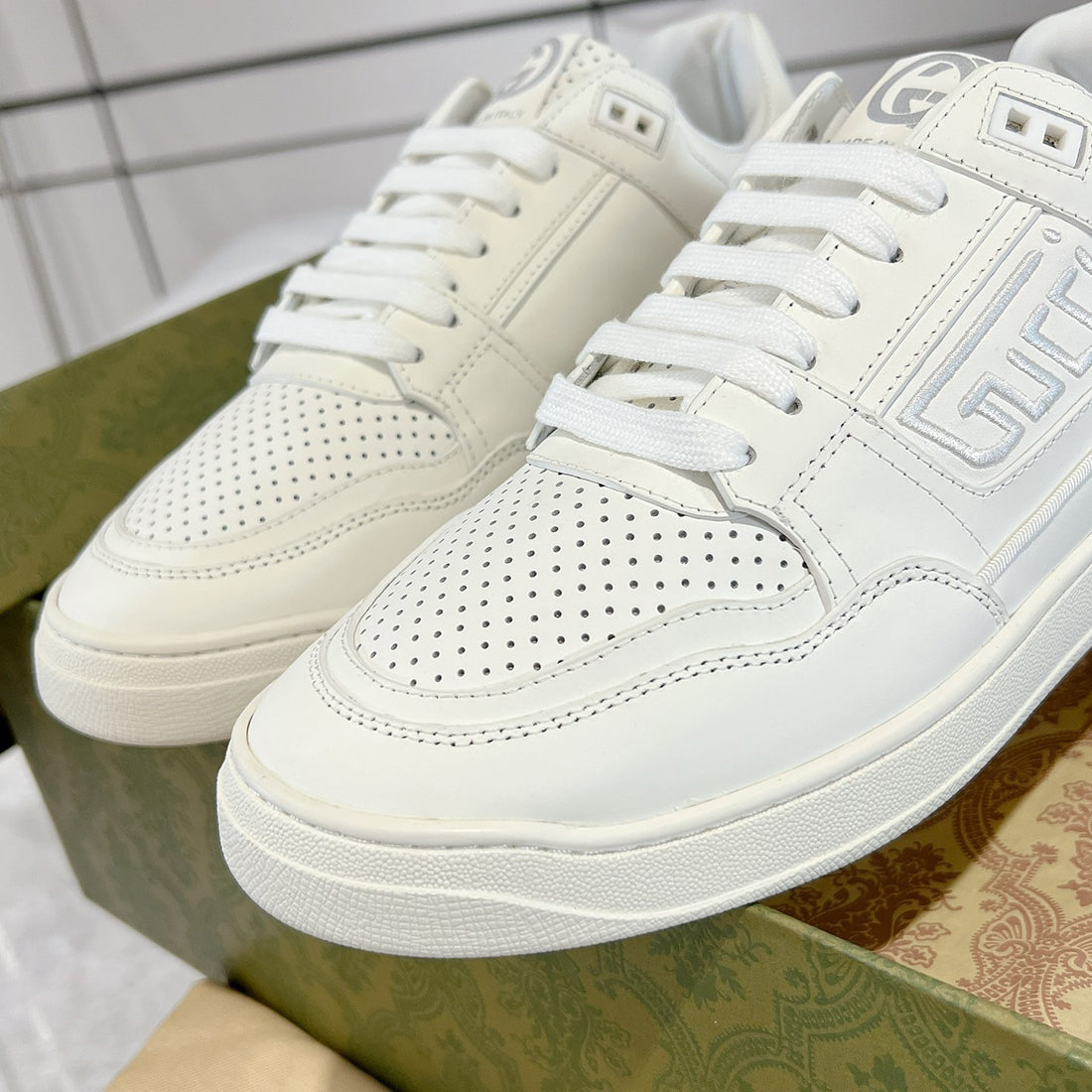 Screener Series Women's All-White Perforated Leather Low-Top Sneakers |798854 AADU0 9094