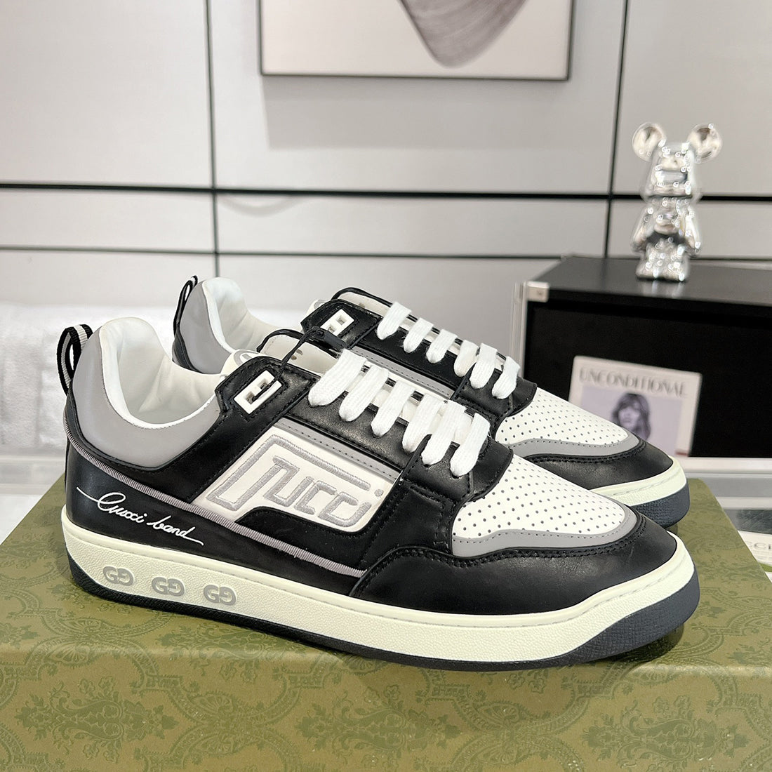 MAC80 Series Men's Embroidered Interlocking Double G Sneakers (Black and White Color-Block) |756811 AAB79 1051