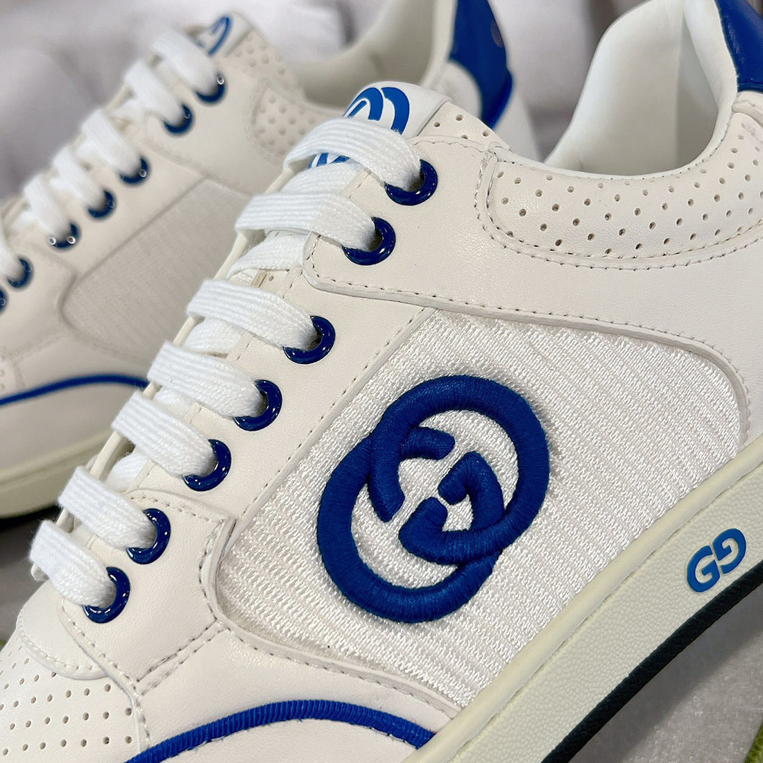 MAC80 Series Women's Low-Top Sneakers (Off-White and Blue Leather) |778301 AAB79 4542