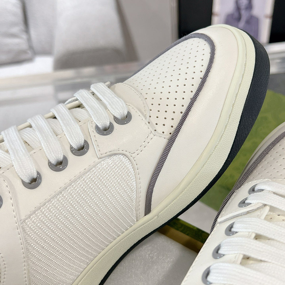 MAC80 Series Double G Embroidered Low-Top Women's Sneakers (Off-White and Gray Leather Panel)| 757604 AAB79 9154