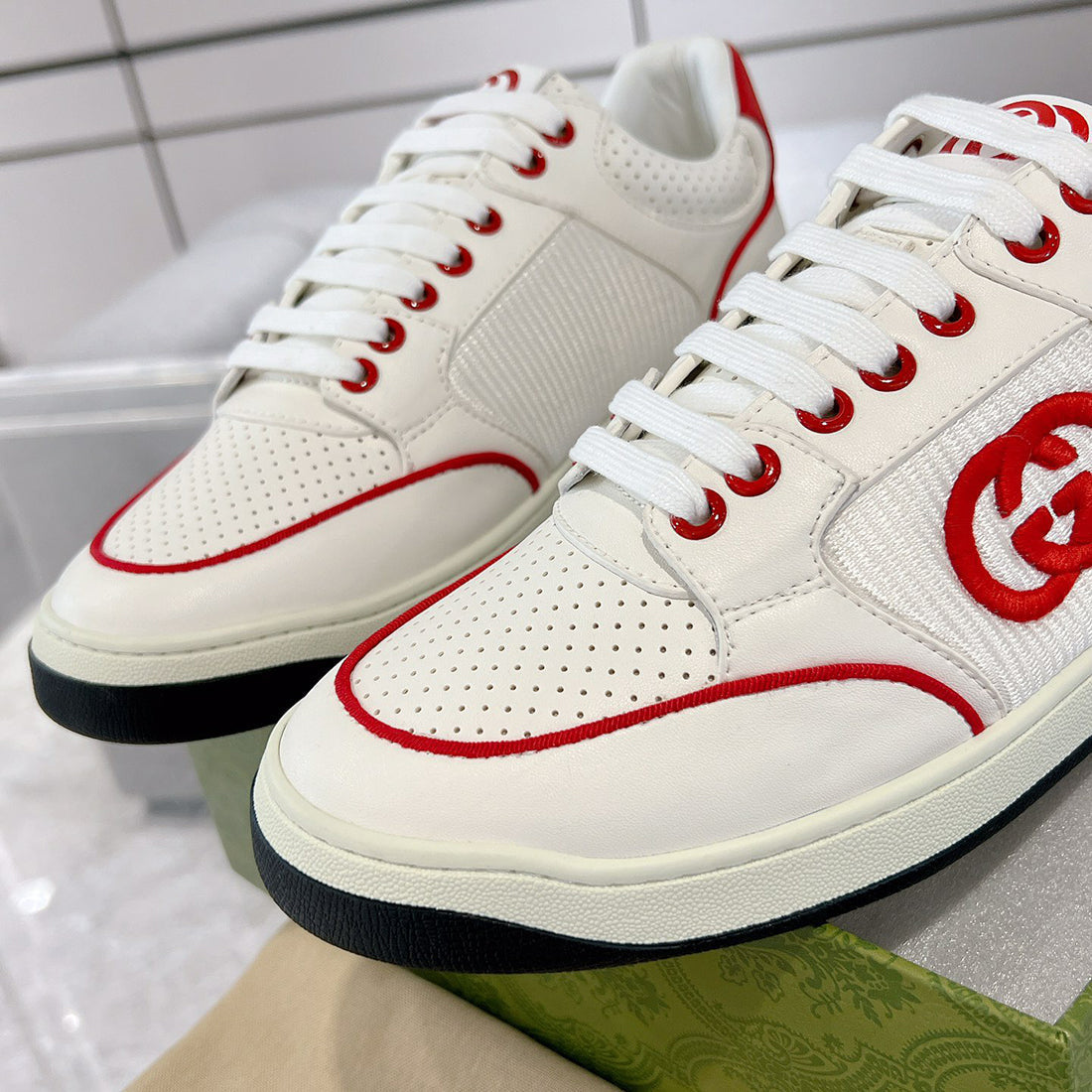 MAC80 Series Off-White/Red Leather and Fabric Men's Interlocking Double G Sneakers| 749896 AAB79 9150
