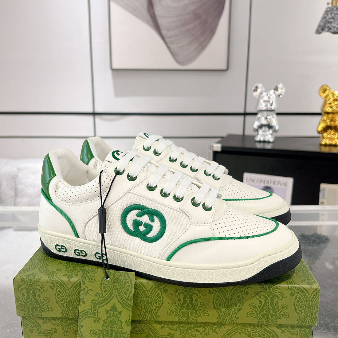MAC80 Series Interlocking Double G Leather Women's Sneakers (White/Green Colorway) |749909 AAB79 9148