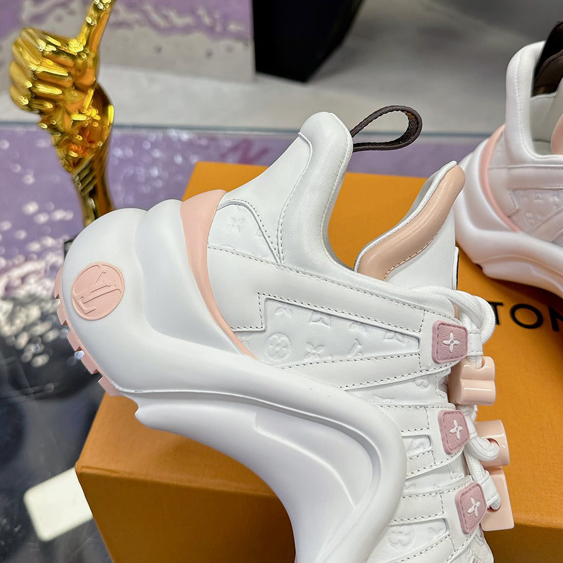 Women's Archlight Sneakers in White and Pink Calfskin |1ABP72