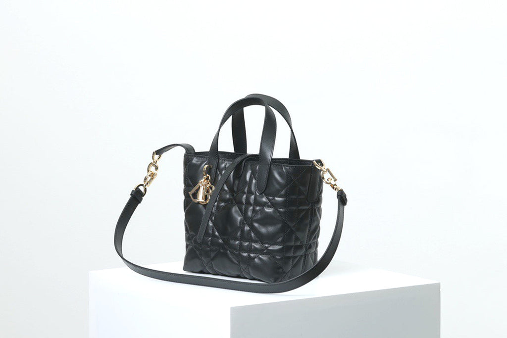2026 Toujours Black Vertical Tote Bag M2835OSNW_M900