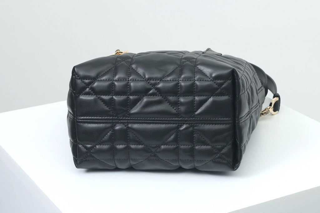 2026 Toujours Black Vertical Tote Bag M2835OSNW_M900