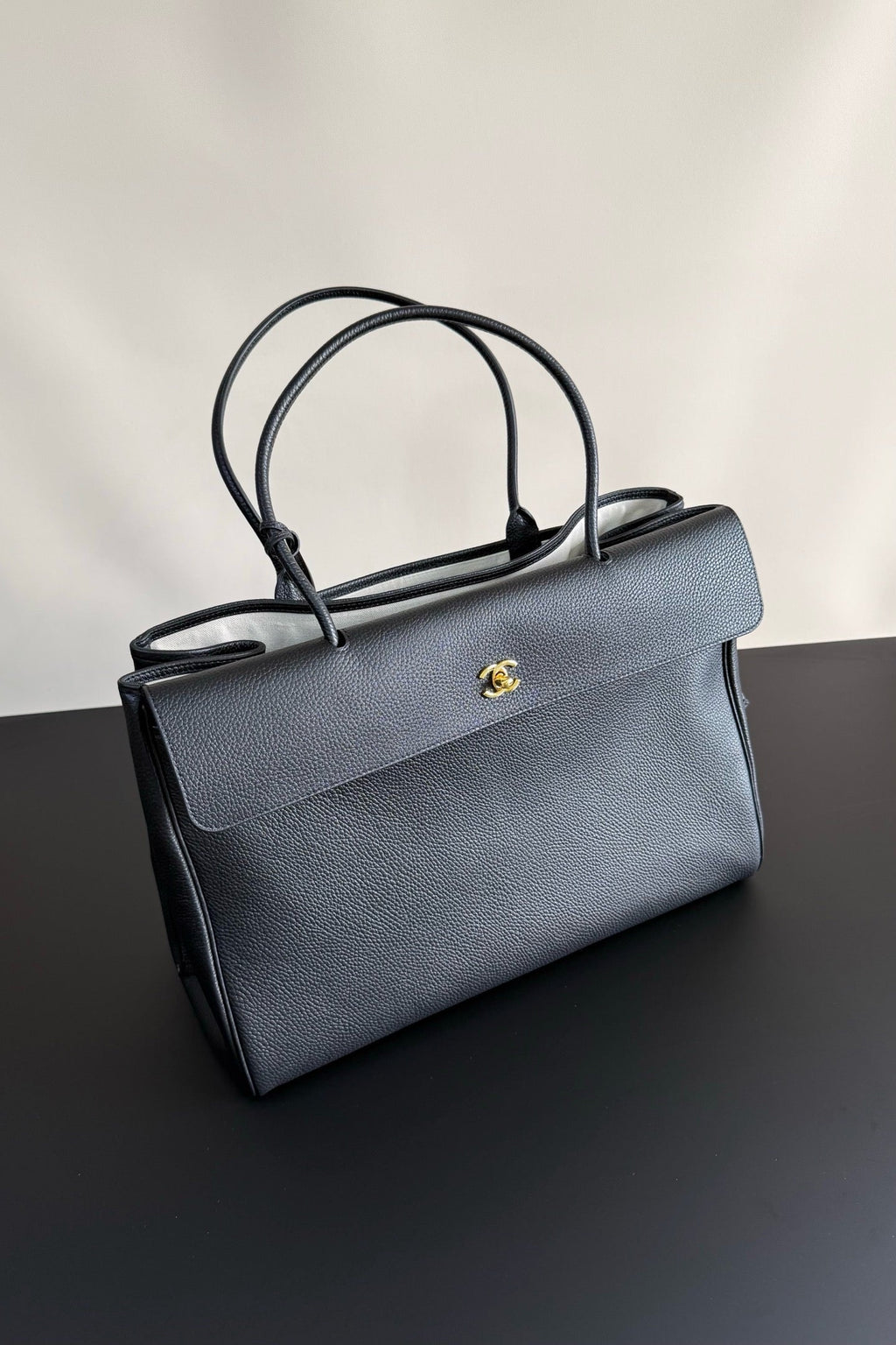 2026 Large Shopping Bag - Black Premium Grained Calfskin Tote AS6289 B24248 94305