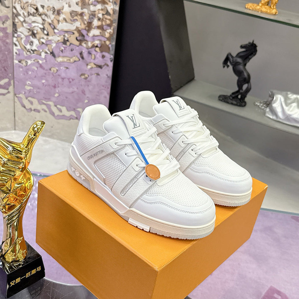 Couple's TRAINER Sneakers in White Grained Calfskin (Men's)| 1A8WAS