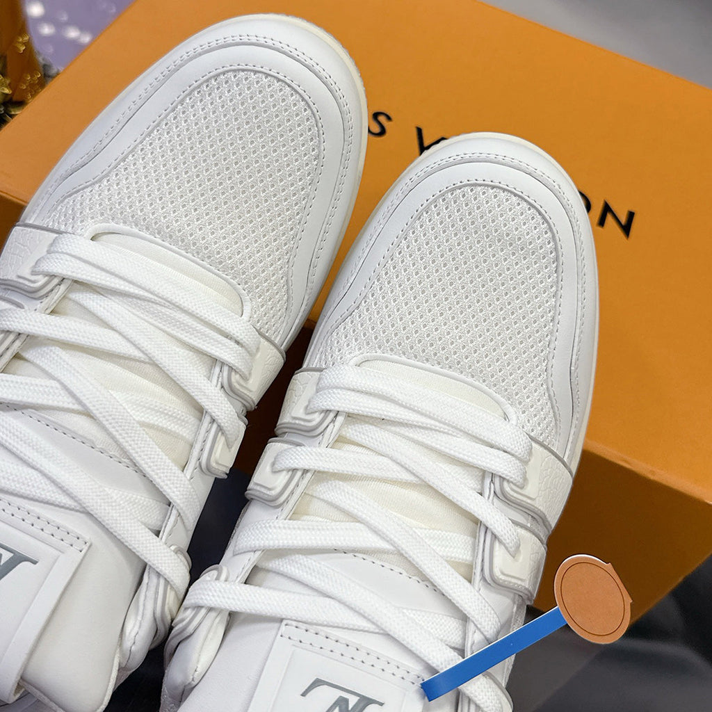 Couple's TRAINER Sneakers in White Grained Calfskin (Men's)| 1A8WAS