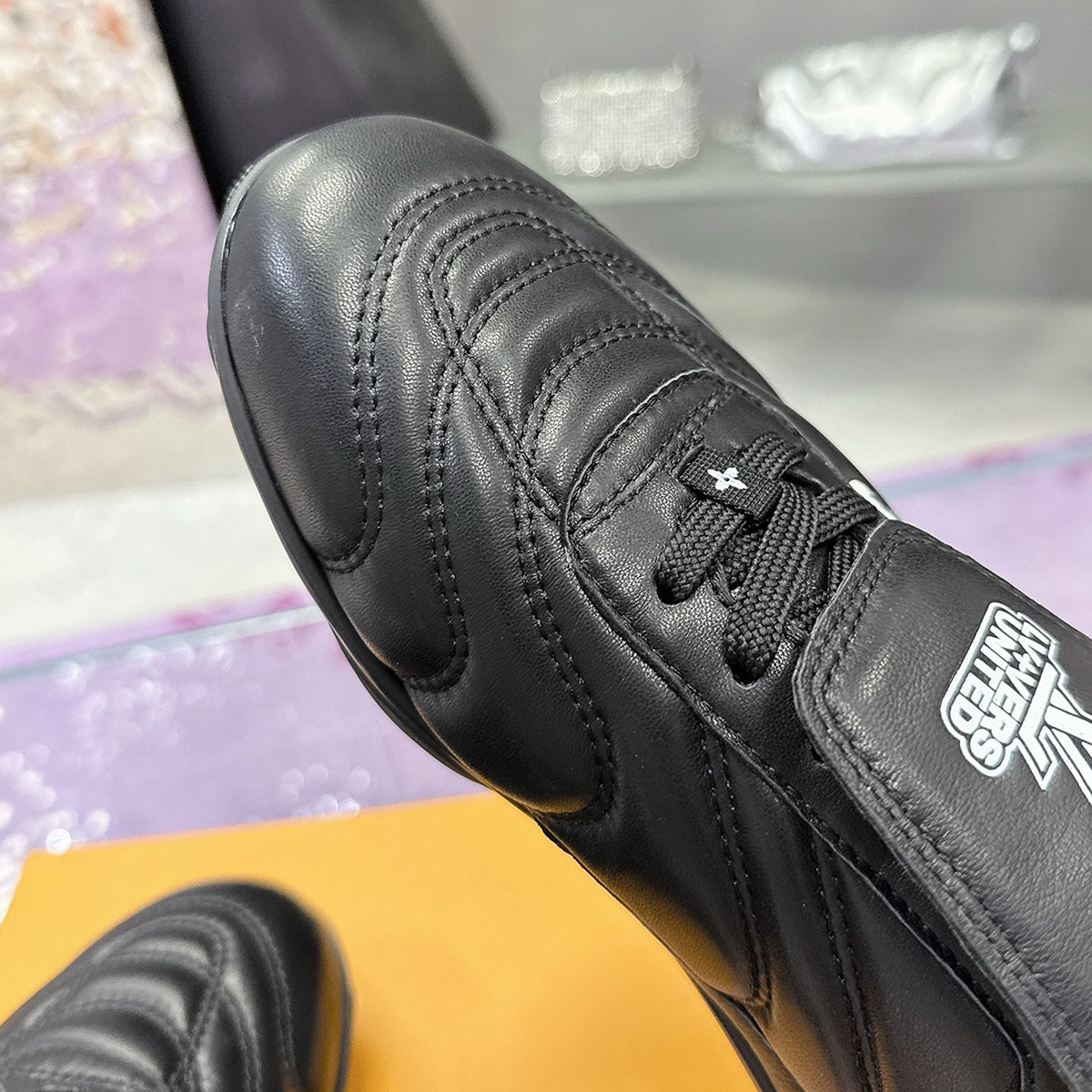 Men's Footprint Soccer Sneakers in Black Cracked-Effect Leather |1AHDRD