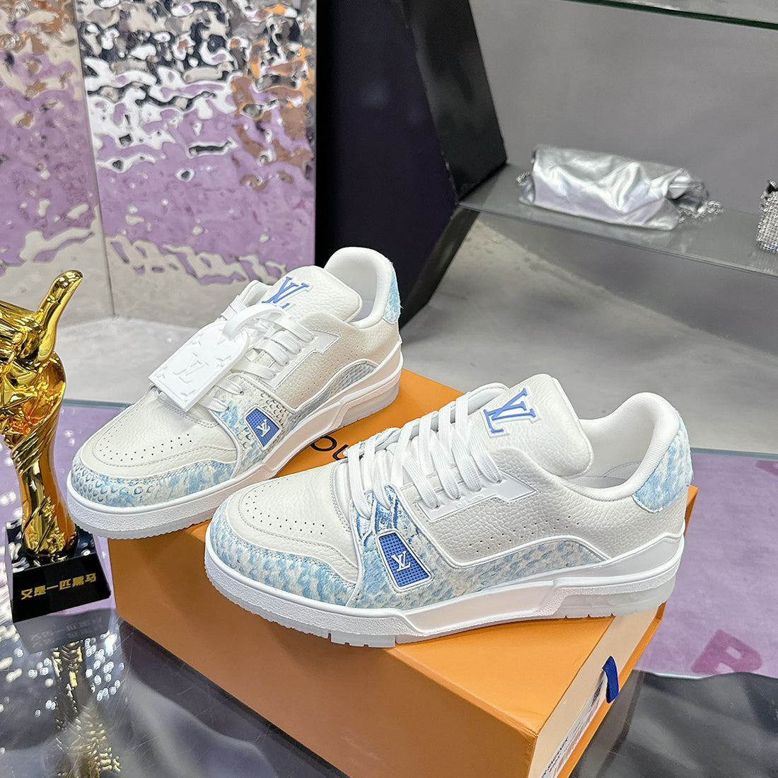 Men's Trainer Sneakers in White and Blue Grained Calfskin with Patchwork Design |1A8AI1